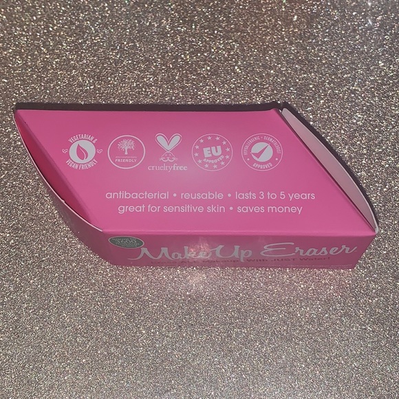 🍒2/$28 or 3/$38🍒 MakeUp Eraser (Mini Size) - Picture 4 of 4